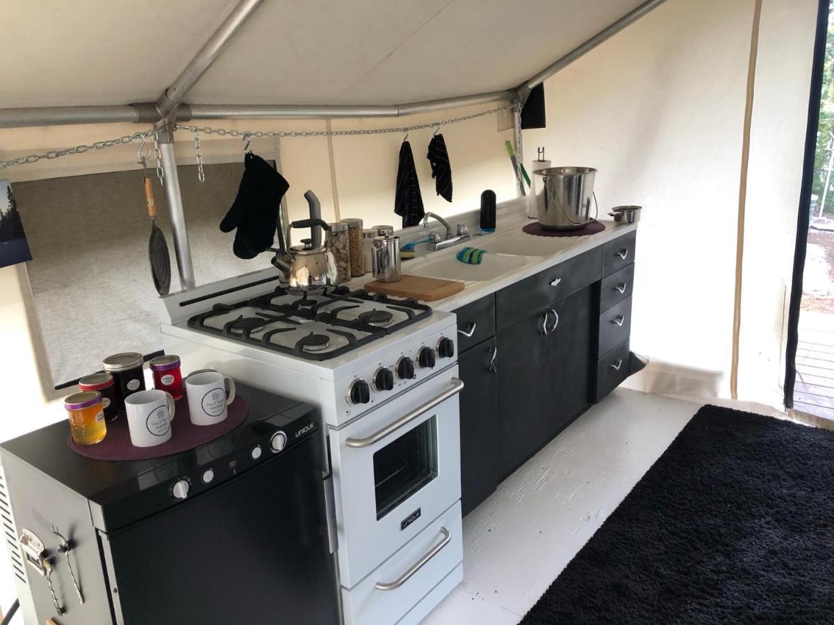 Vines And Puppies Glamping Hideaway Hotel Jade City Buitenkant foto