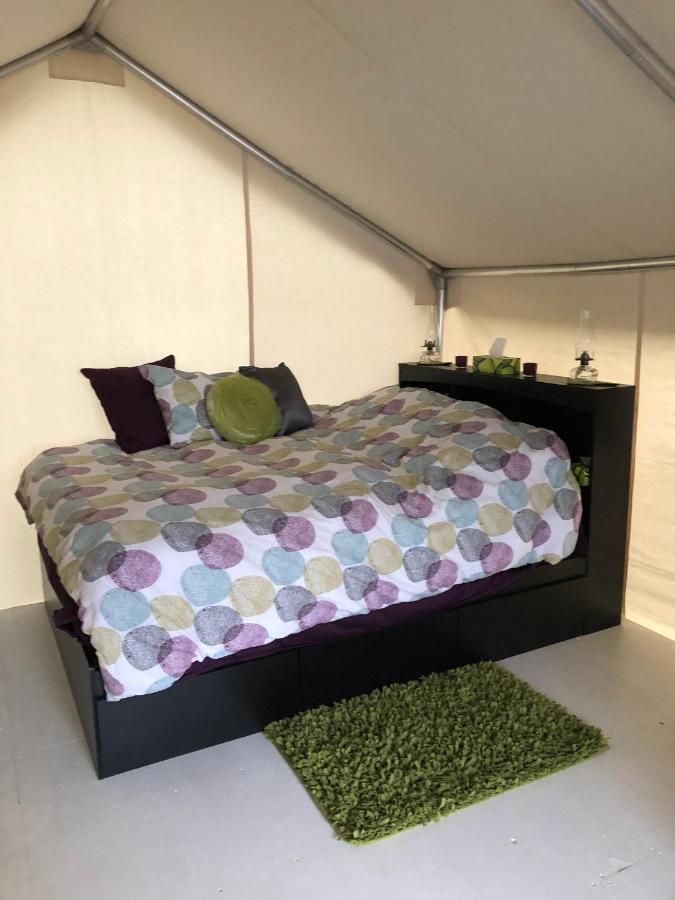 Vines And Puppies Glamping Hideaway Hotel Jade City Buitenkant foto